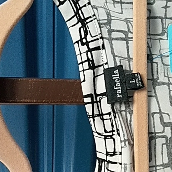 Rafael's Scoop neck elbow sleeve Top - Picture 4 of 5